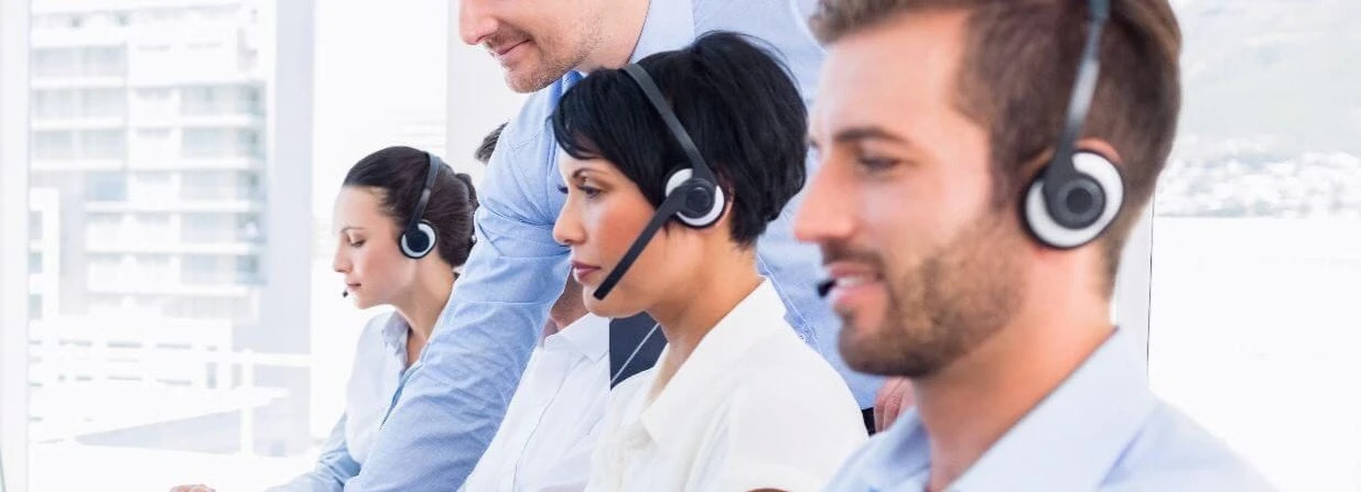 Contact center agent working with Accent softphone